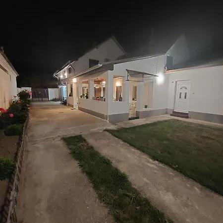 Appartamento Royal Rose Smestaj Bela Crkva (Banat)