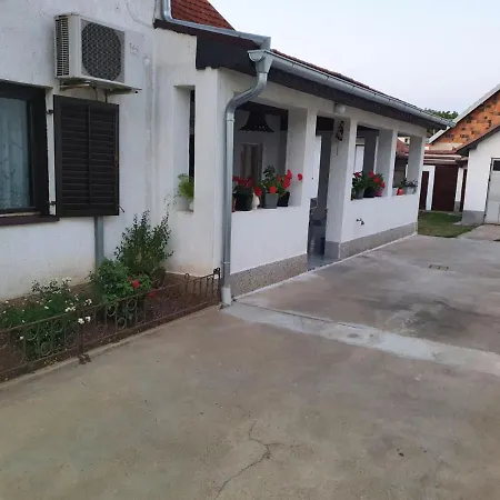 Royal Rose Smestaj Fehértemplom